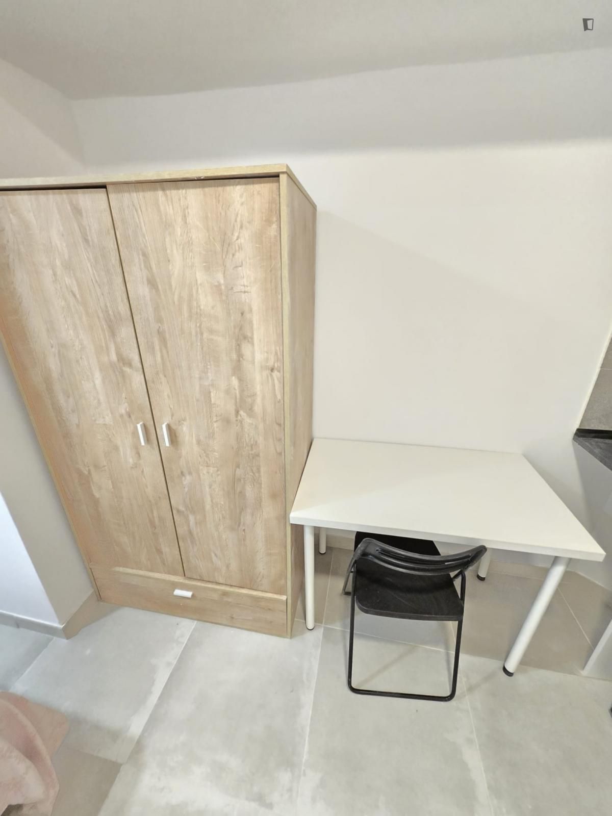 Study to rent in Lucero