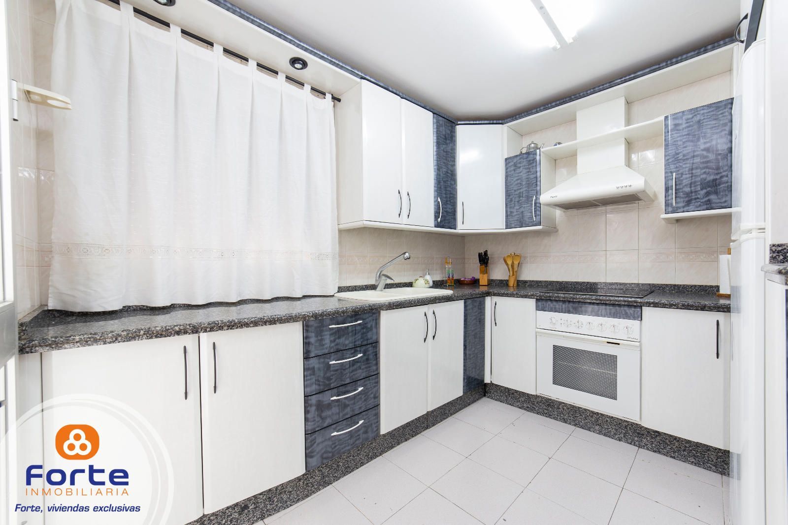 Kitchen of Flat for sale in  Córdoba Capital  with Air Conditioner, Terrace and Storage room