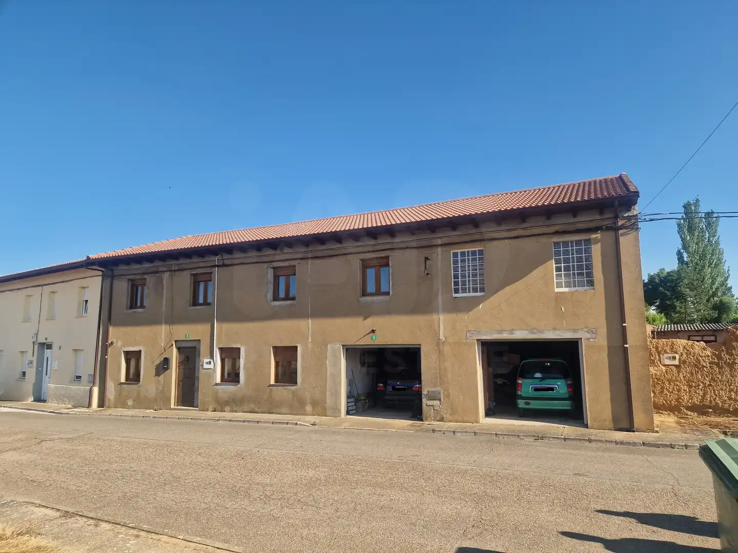 Vista exterior de Finca rústica en venda en Valverde de la Virgen amb Calefacció