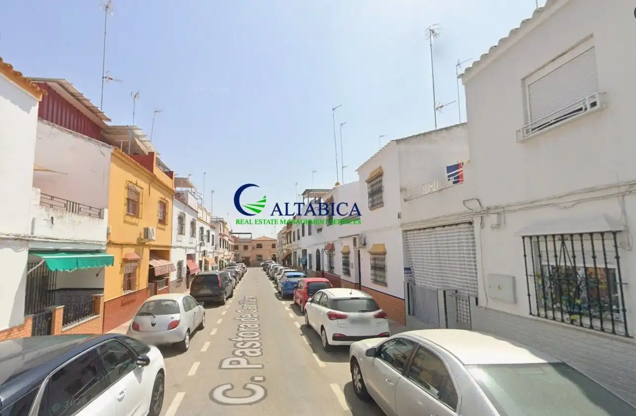 Vista exterior de Casa o chalet en venta en Alcalá de Guadaira