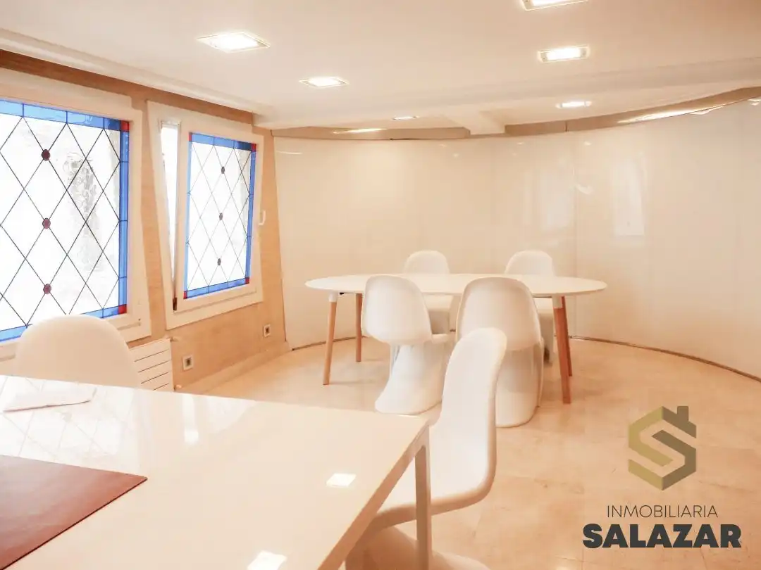 Comedor de Oficina en venta en Bilbao  con Aire acondicionado, Calefacción y Amueblado