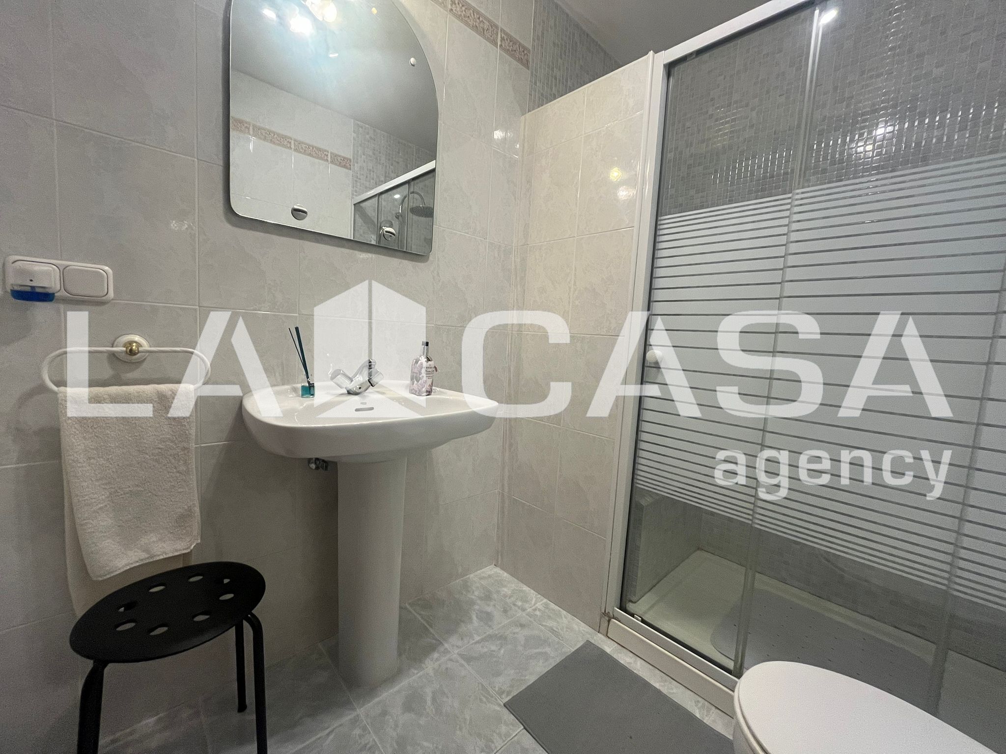 Bathroom of Single-family semi-detached for sale in Dos Hermanas  with Air Conditioner, Heating and Terrace
