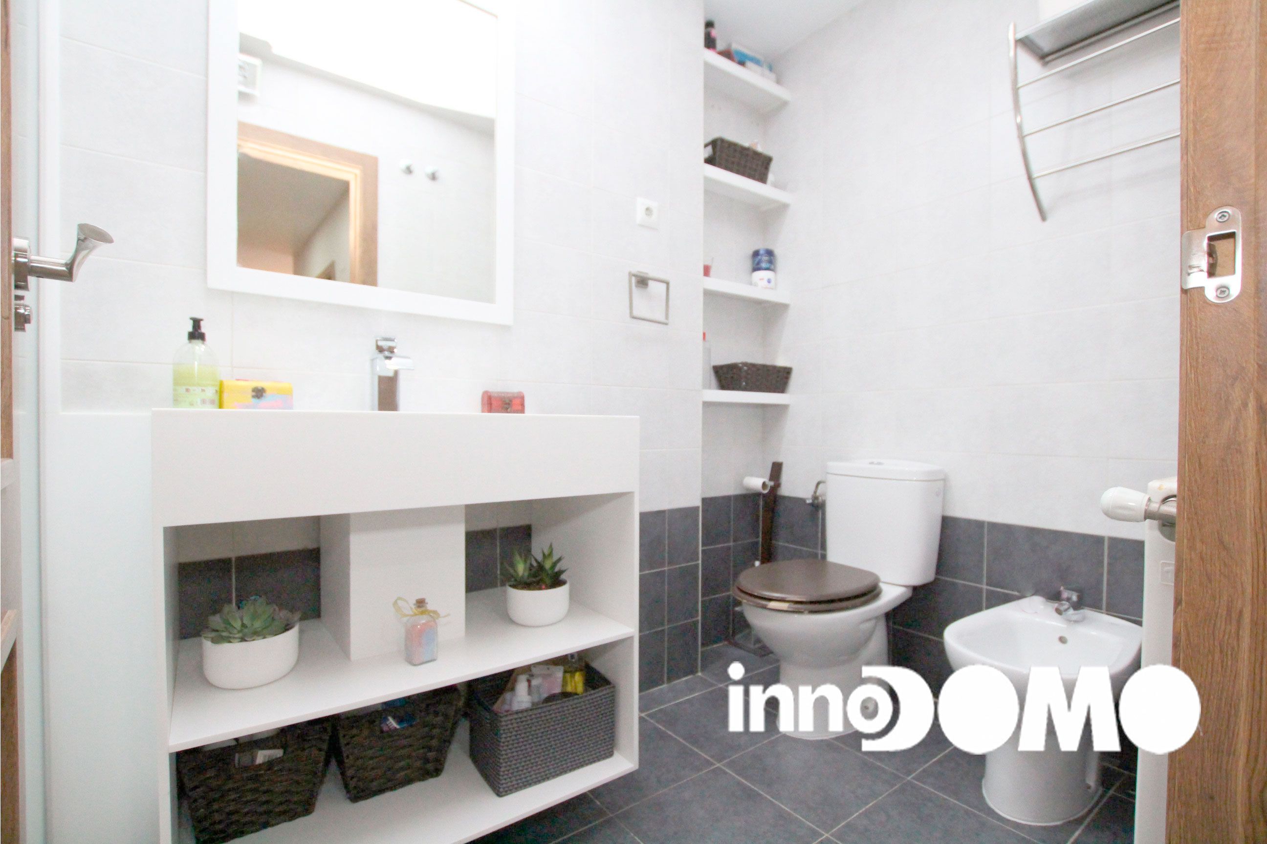 Bathroom of Flat for sale in Parla  with Heating, Parquet flooring and Storage room