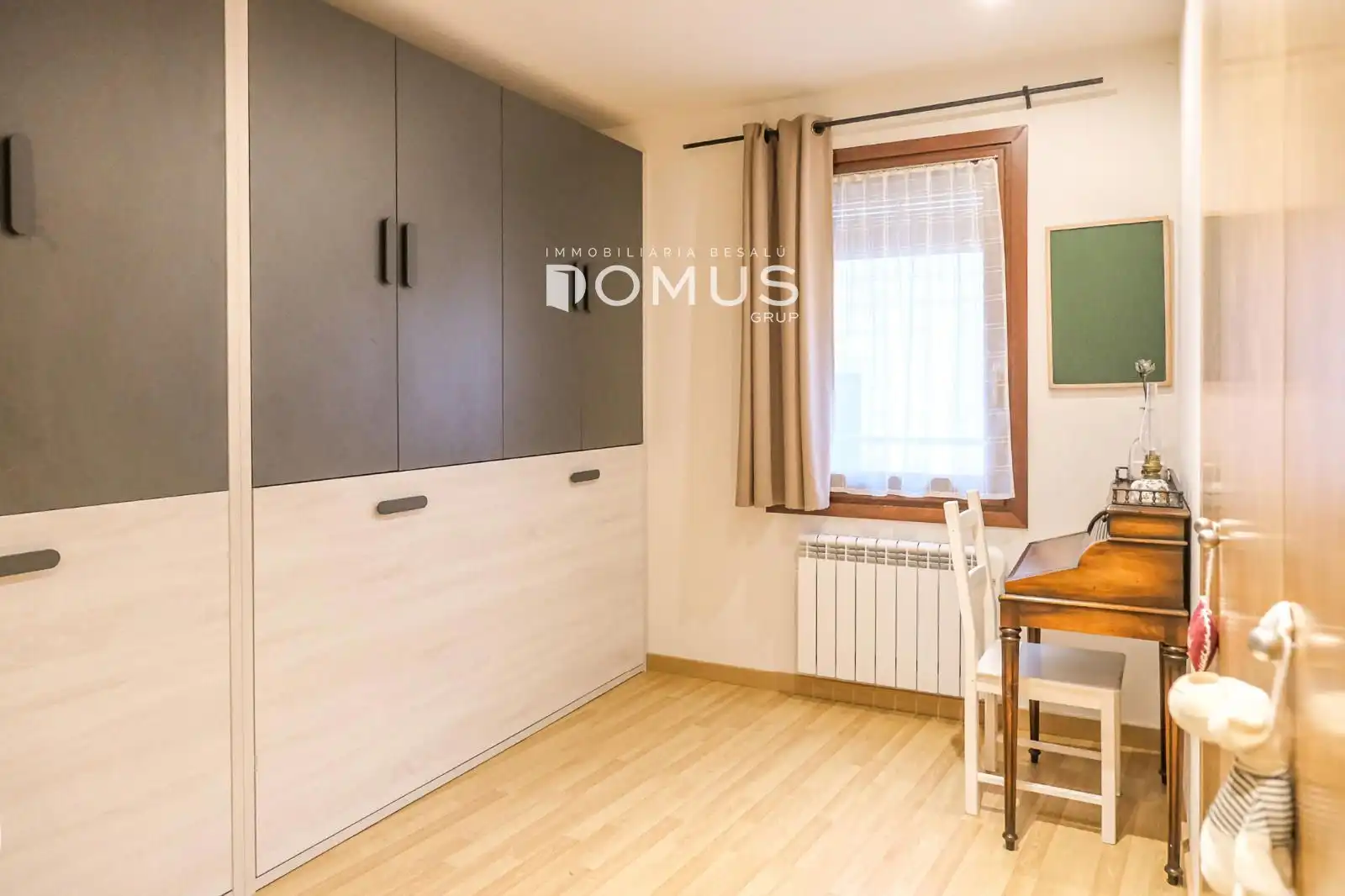 Bedroom of Flat for sale in Besalú  with Air Conditioner and Heating