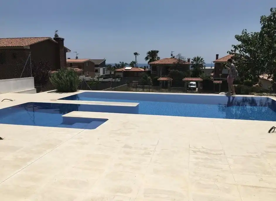Swimming pool of Houses for rent in El Vendrell  with Air Conditioner, Heating and Private garden