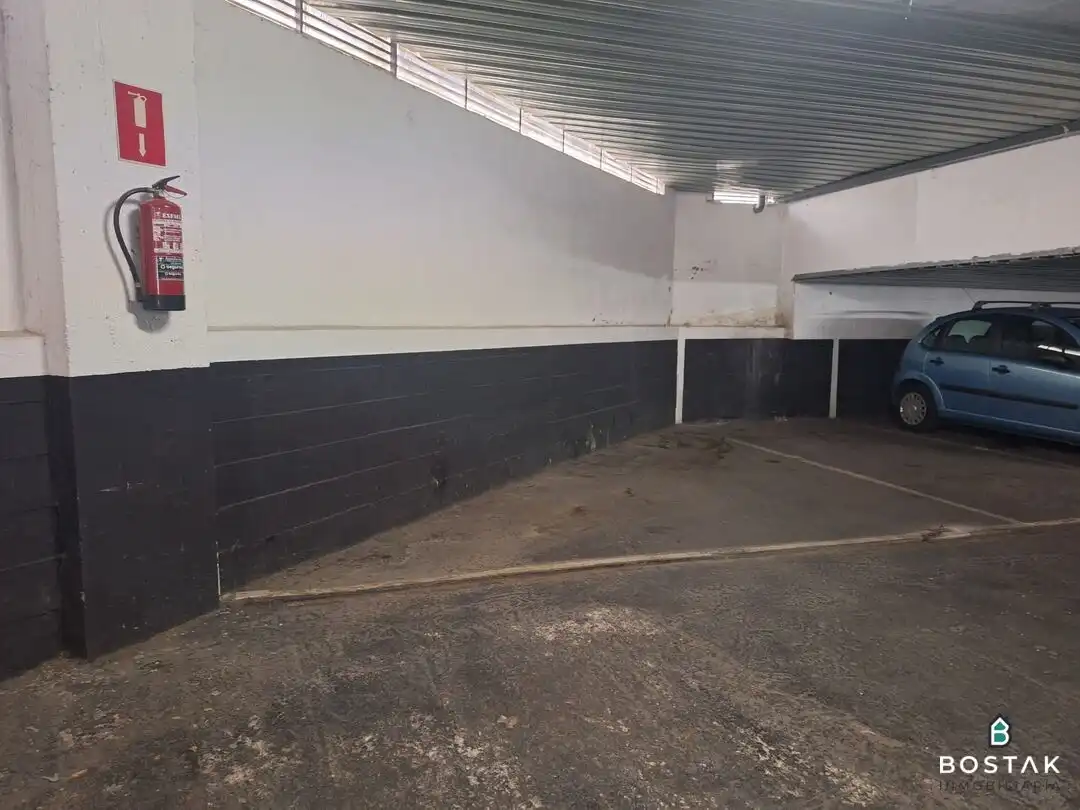 Parking for sale in Travesía Párroco Ugaz, imagen 3