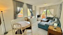Sala d'estar de Pis en venda en Benalmádena amb Aire condicionat i Terrassa