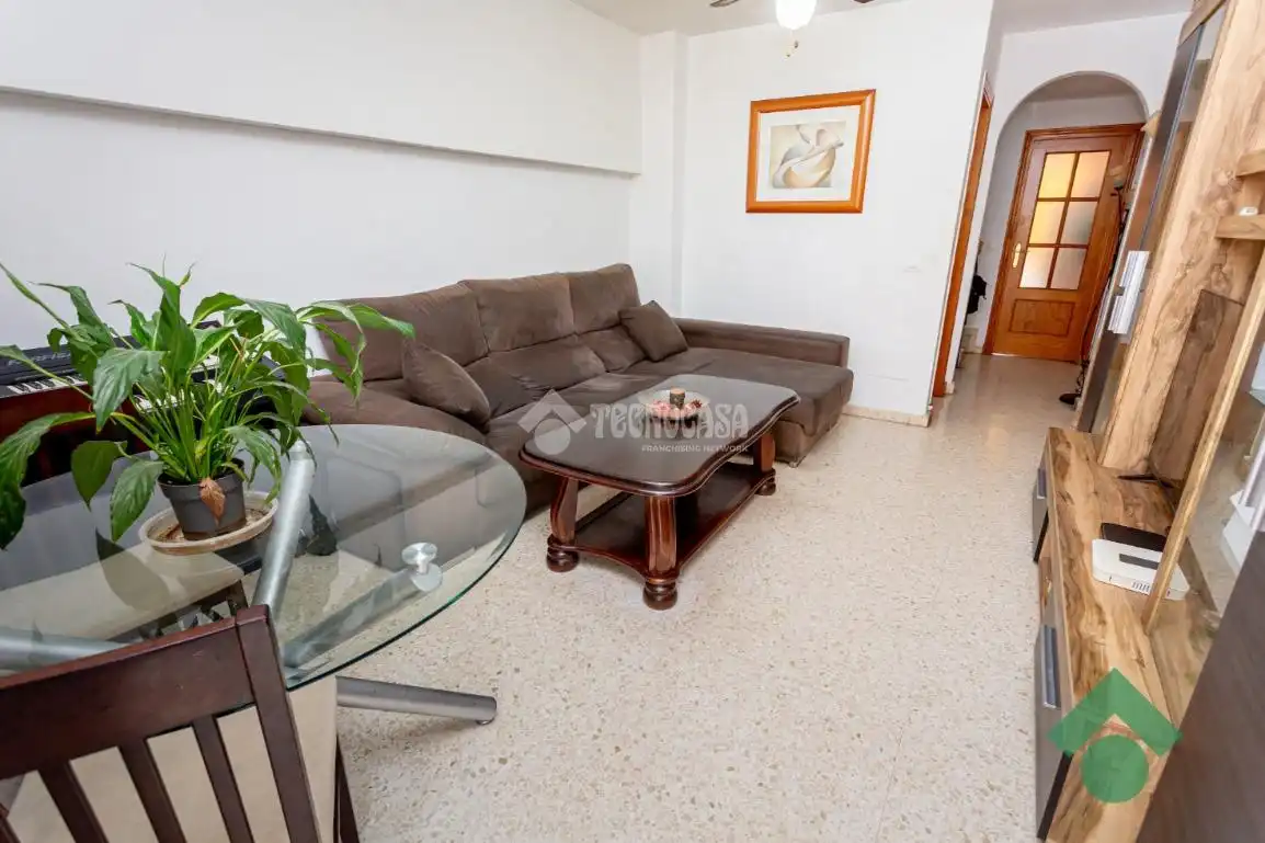 Sala de estar de Casa adosada en venta en Algeciras con Calefacción y Amueblado