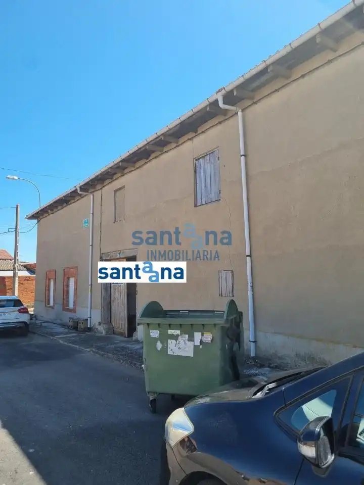 Vista exterior de Casa o chalet en venta en Benavides con Calefacción, Jardín privado y Trastero