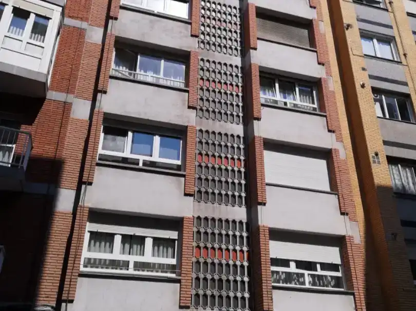 Außenansicht von Wohnungen zur Miete in Gijón  mit Balkon