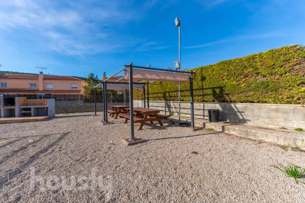 Terrasse von Wohnung zum Verkauf in Sant Martí Sarroca mit Privatgarten, Abstellraum und Gemeinschaftspool