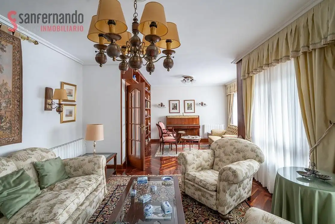Sala de estar de Piso en venta en Corvera de Toranzo con Calefacción