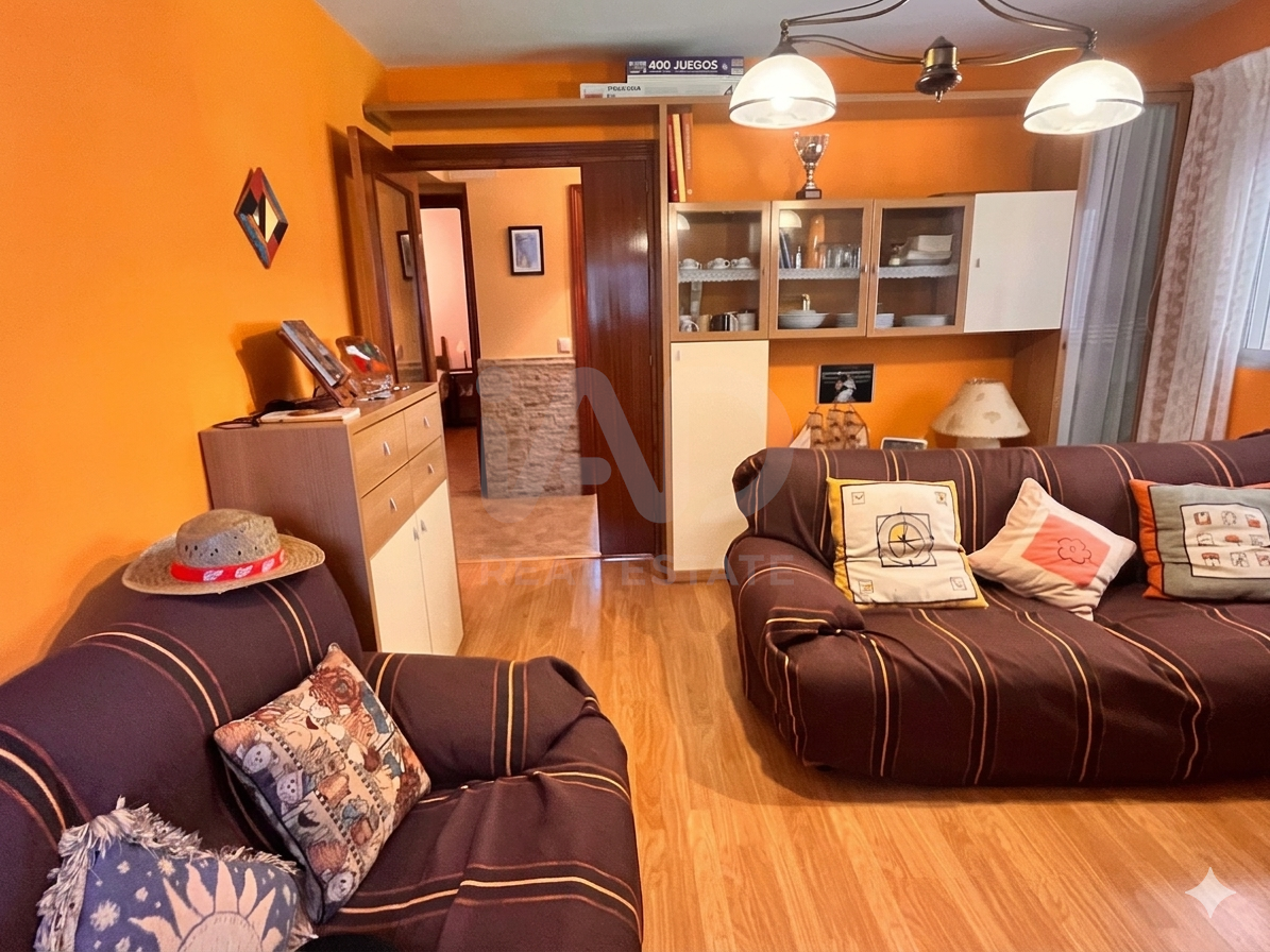 Sala d'estar de Casa o xalet en venda en El Tiemblo  amb Calefacció i Terrassa