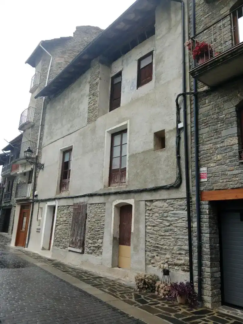 Vista exterior de Casa adosada en venta en Rialp con Balcón