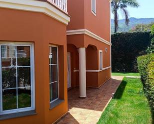 Vista exterior de Casa o xalet en venda en Santa Úrsula amb Terrassa, Balcó i Piscina comunitària