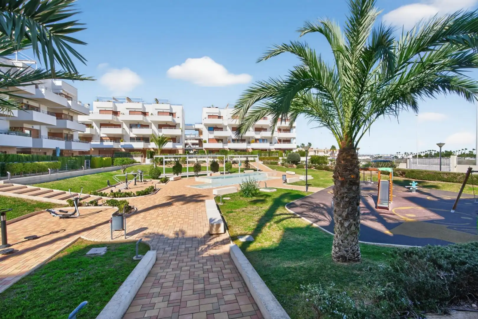 Vista exterior de Ático en venta en Orihuela con Aire acondicionado, Calefacción y Jardín privado