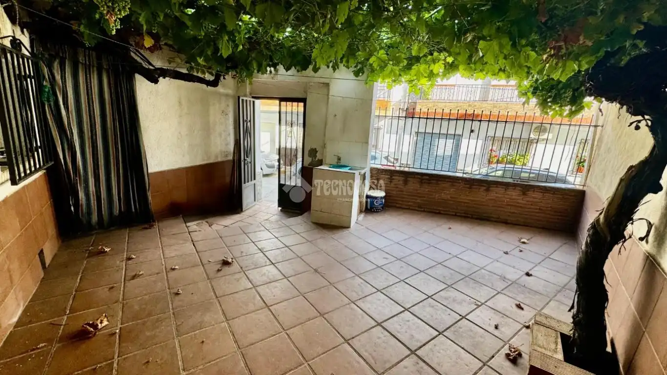 Casa aparellada en venda a Moclín