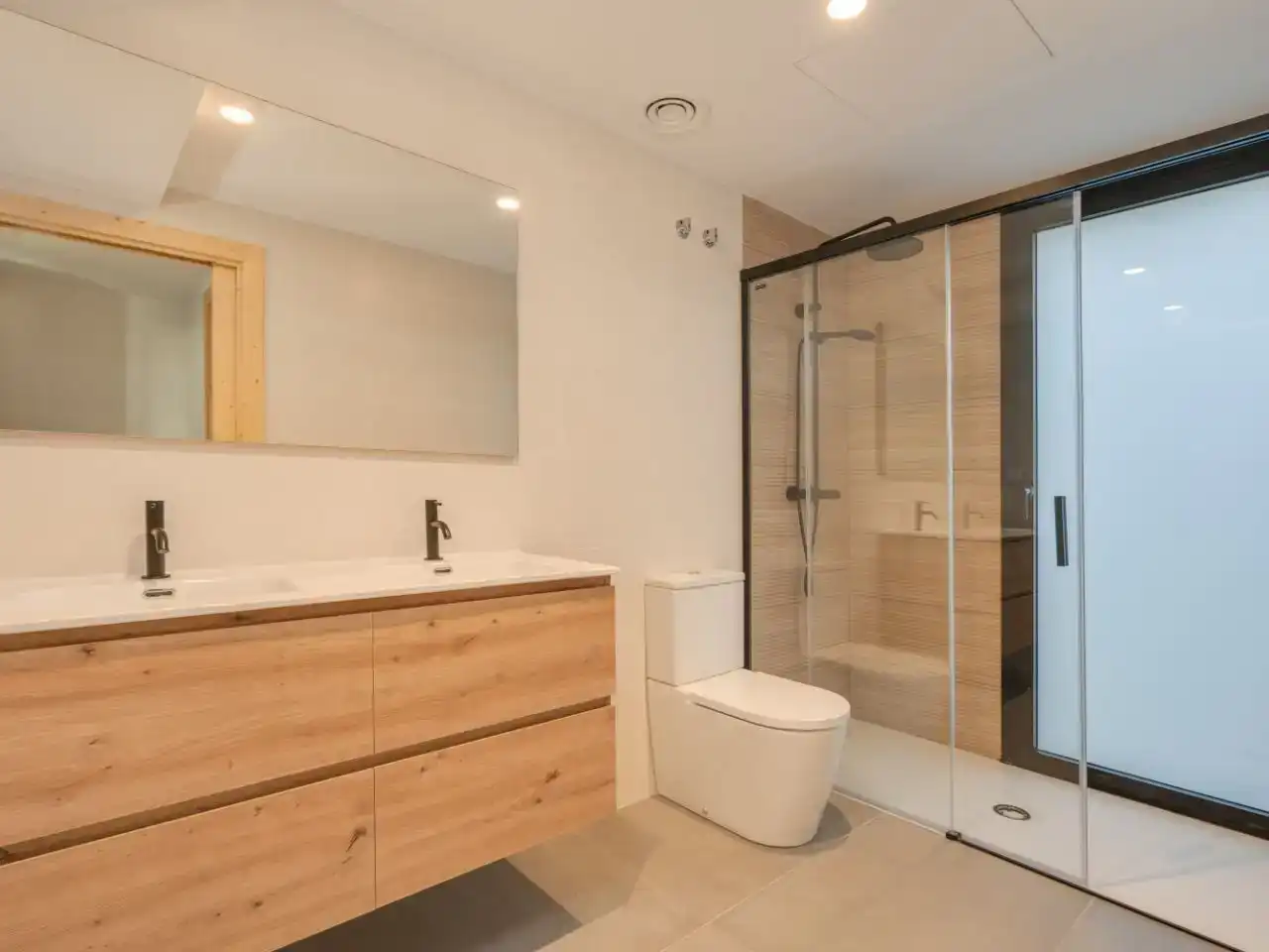 Badezimmer von Haus oder Chalet zur Miete in Matadepera mit Privatgarten, Parkett und Schwimmbad