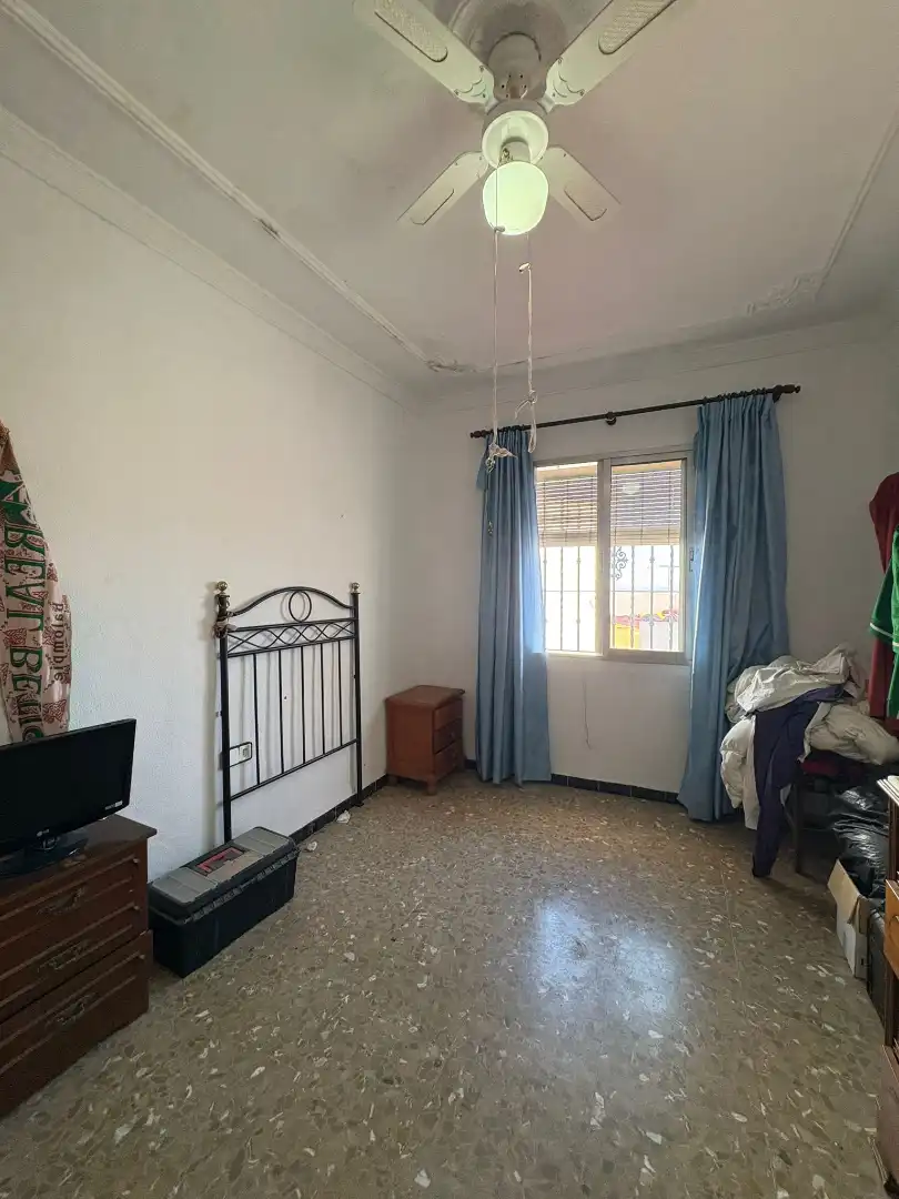Habitación de Casa adosada en venta en Carmona con Aire acondicionado, Terraza y Amueblado