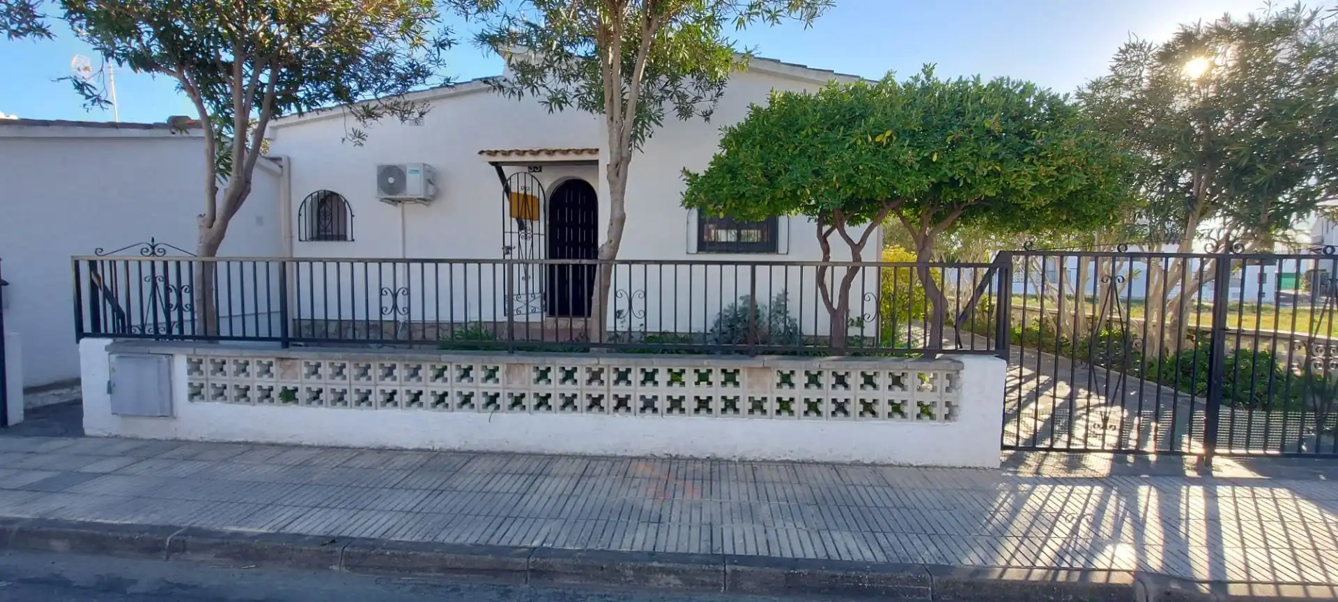 Exterior view of Houses for sale in Roses  with Air Conditioner, Heating and Private garden