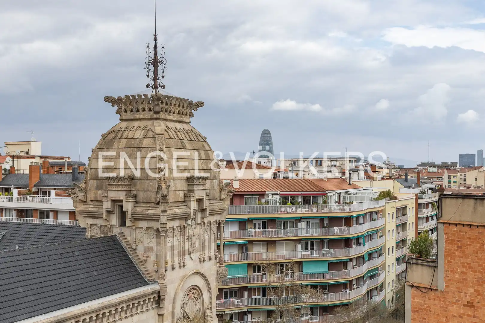 Außenansicht von Wohnung zum Verkauf in Barcelona mit Klimaanlage, Heizung und Terrasse