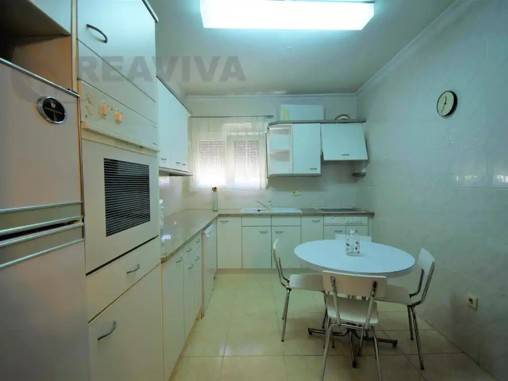 Cocina de Piso en venta en La Seu d'Urgell con Calefacción, Terraza y Horno