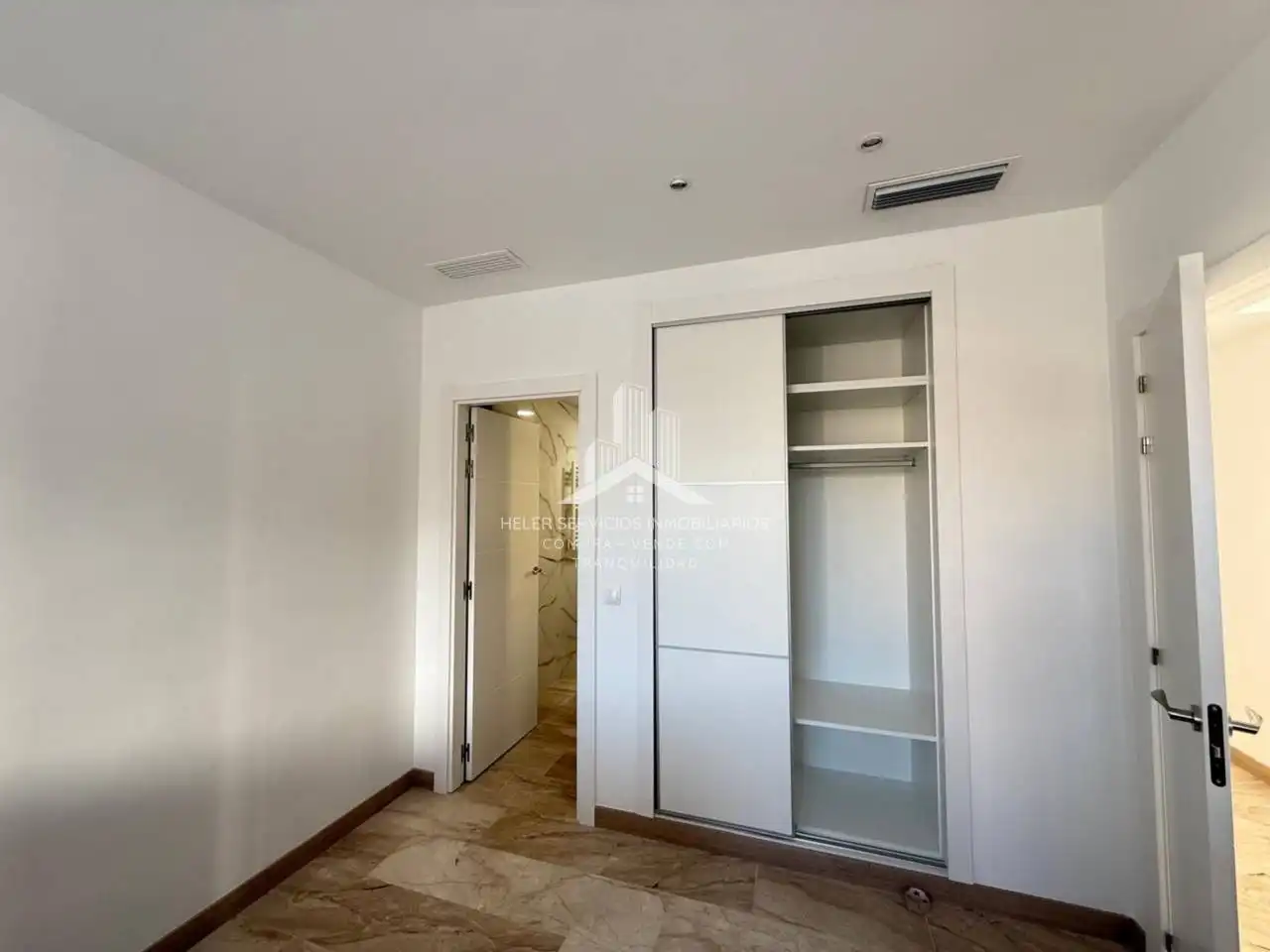 Habitación de Piso en venta en Castellón de la Plana / Castelló de la Plana con Aire acondicionado, Calefacción y Alarma