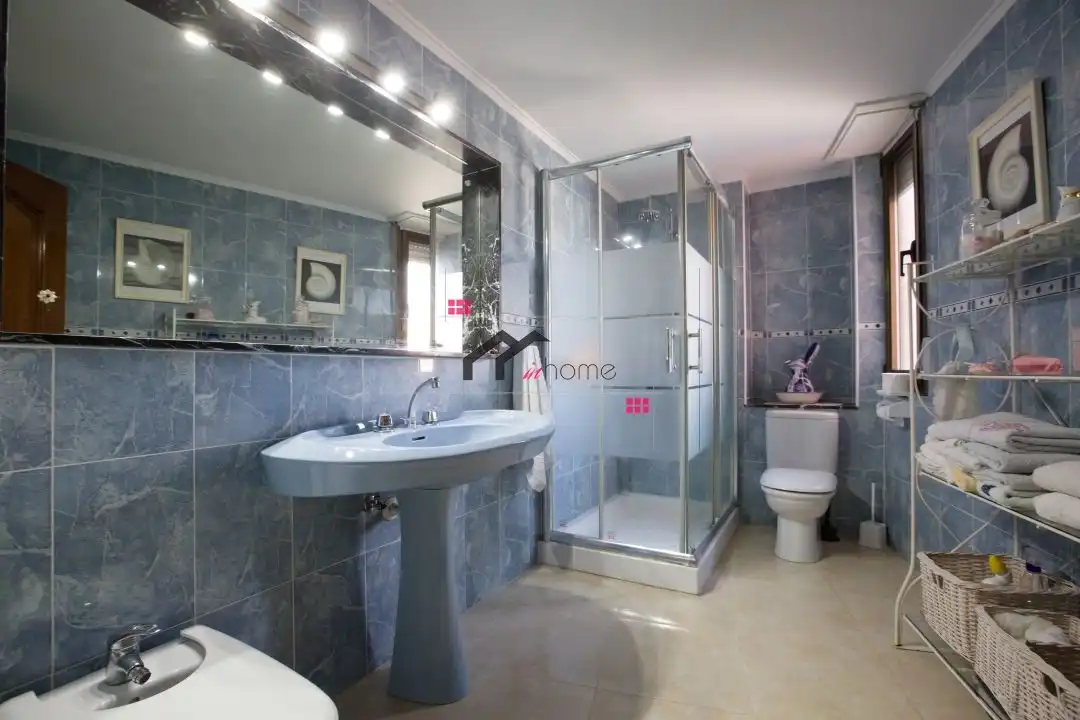 Flat with terrace for sale in Cruces, imagen 4