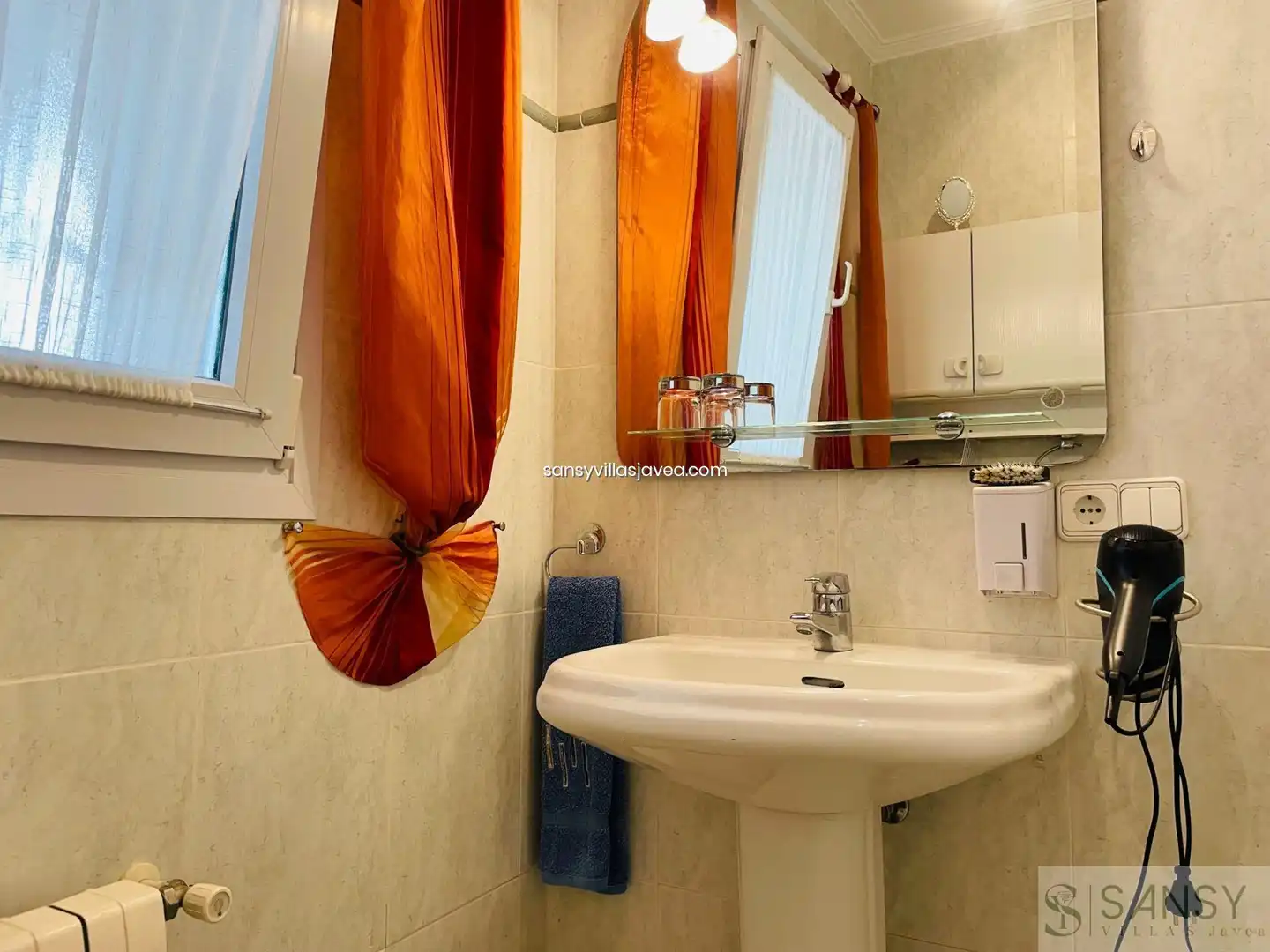 Bathroom of Houses for sale in Dénia  with Air Conditioner and Storage room