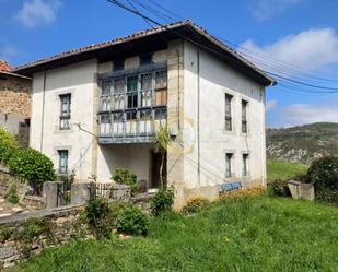 Vista exterior de Casa o xalet en venda en Cabrales amb Jardí privat i Traster