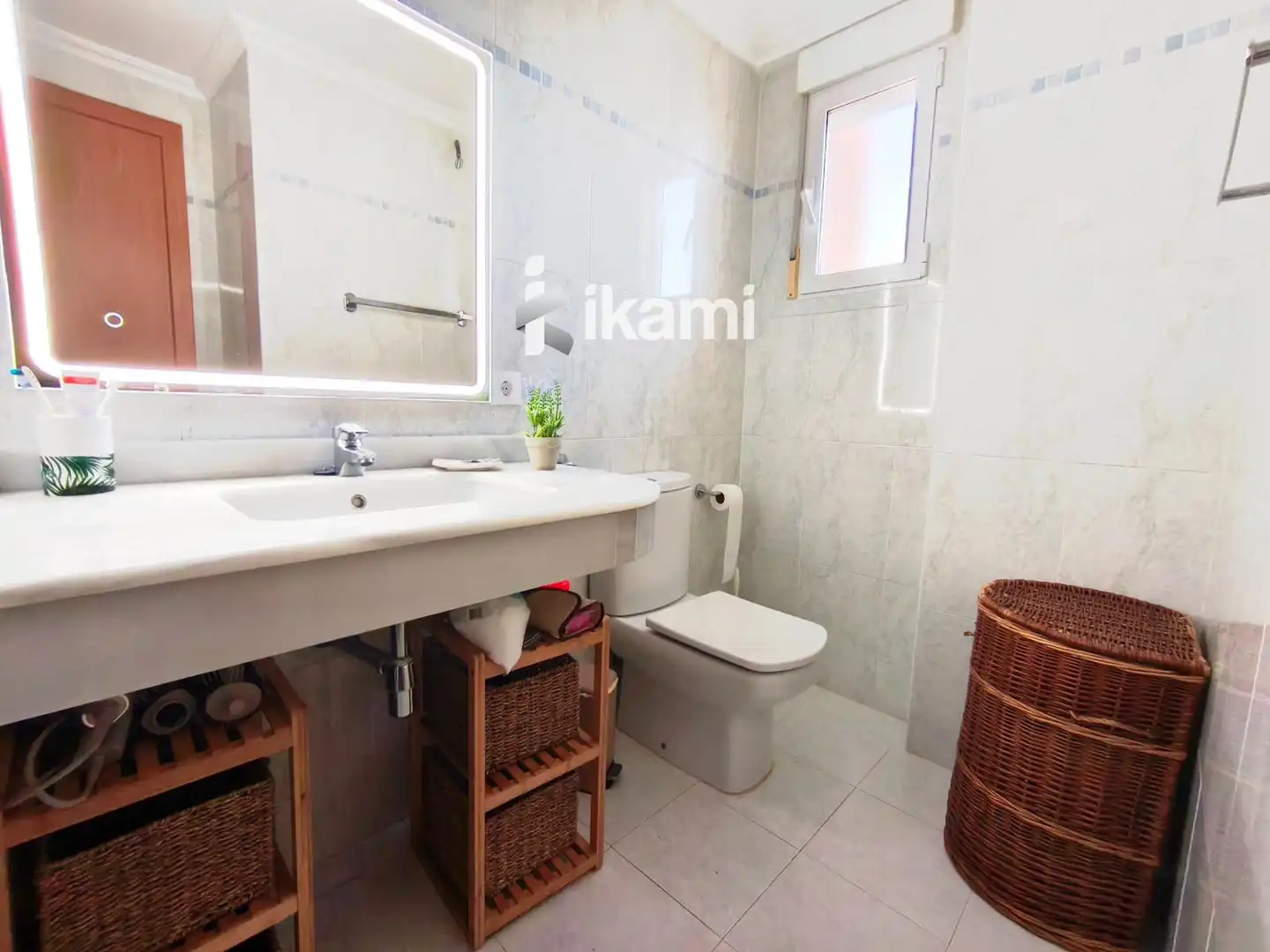 Bathroom of Flat for sale in Pedreguer  with Air Conditioner, Terrace and Swimming Pool
