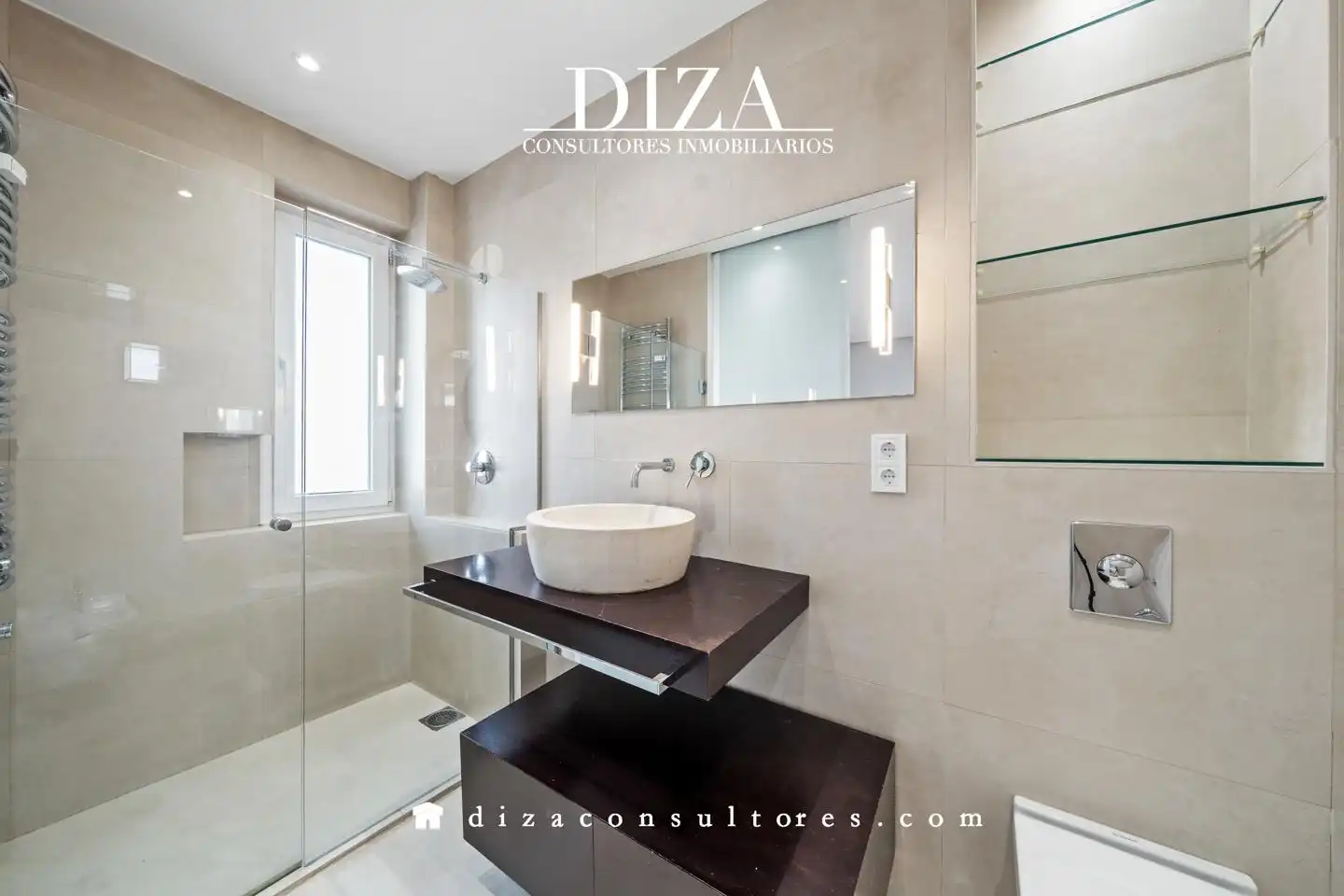Badezimmer von Wohnung zur Miete in Madrid mit Klimaanlage, Heizung und Balkon