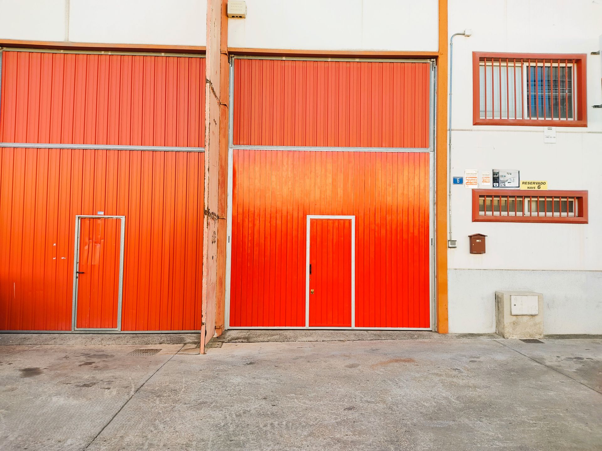 Vista exterior de Nave industrial en venta en San Martín de la Vega