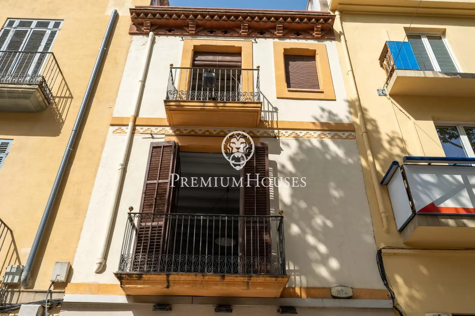 Vista exterior de Edificio en venta en Vilanova i la Geltrú