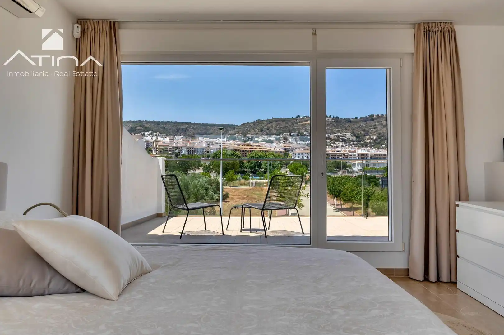 Schlafzimmer von Einfamilien-Reihenhaus zum Verkauf in Jávea / Xàbia mit Klimaanlage, Terrasse und Gemeinschaftspool