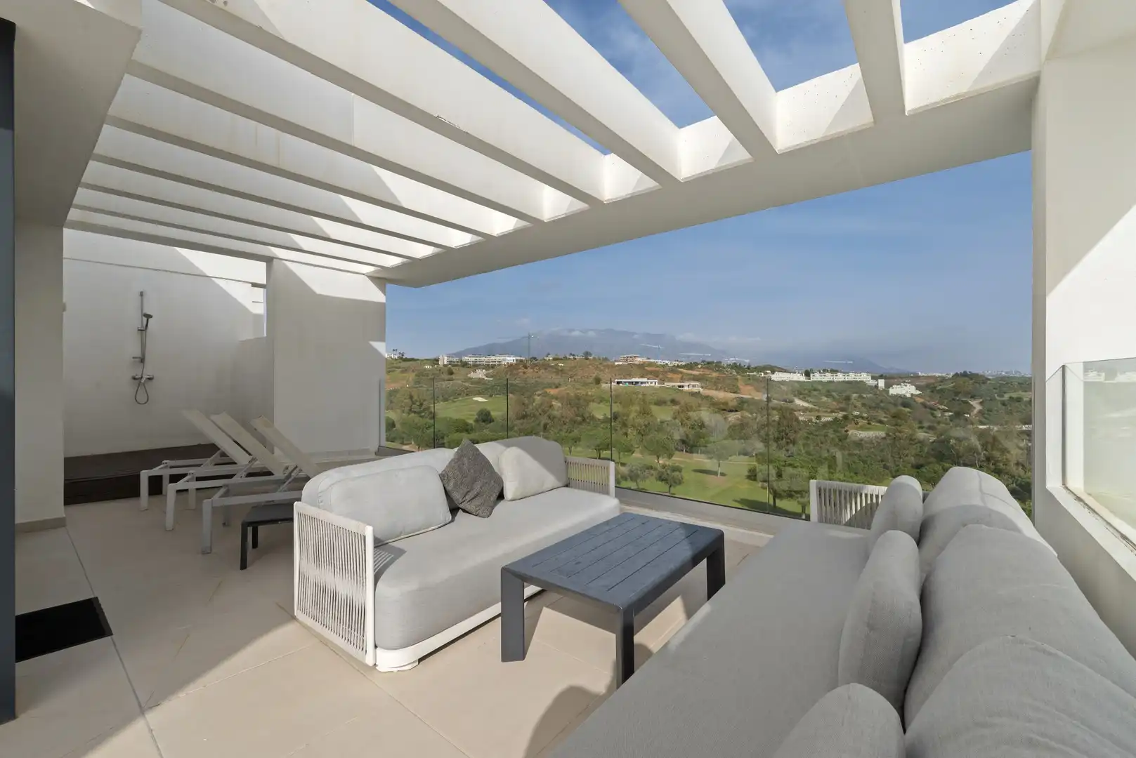 Terrasse von Dachboden zum Verkauf in Mijas mit Klimaanlage, Terrasse und Schwimmbad