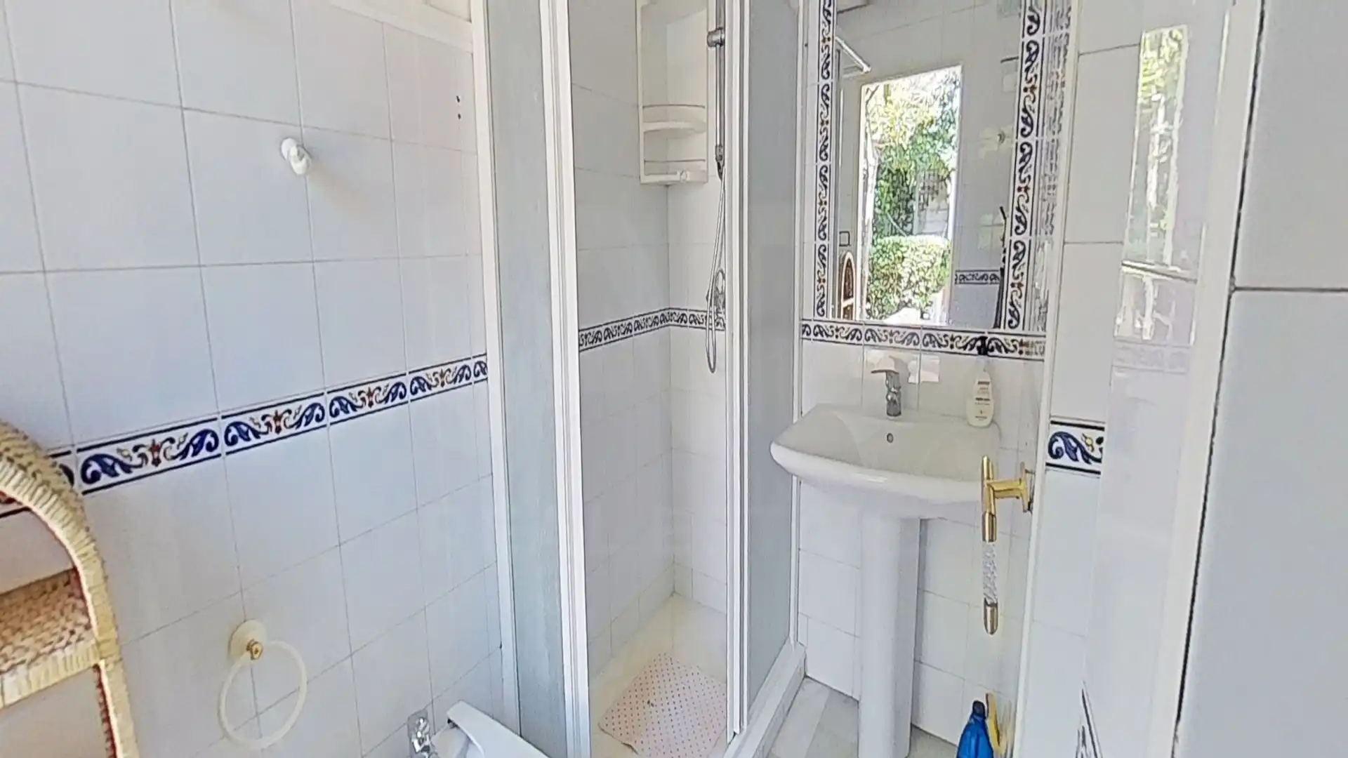 Bathroom of Houses for sale in Dos Hermanas  with Air Conditioner, Heating and Swimming Pool
