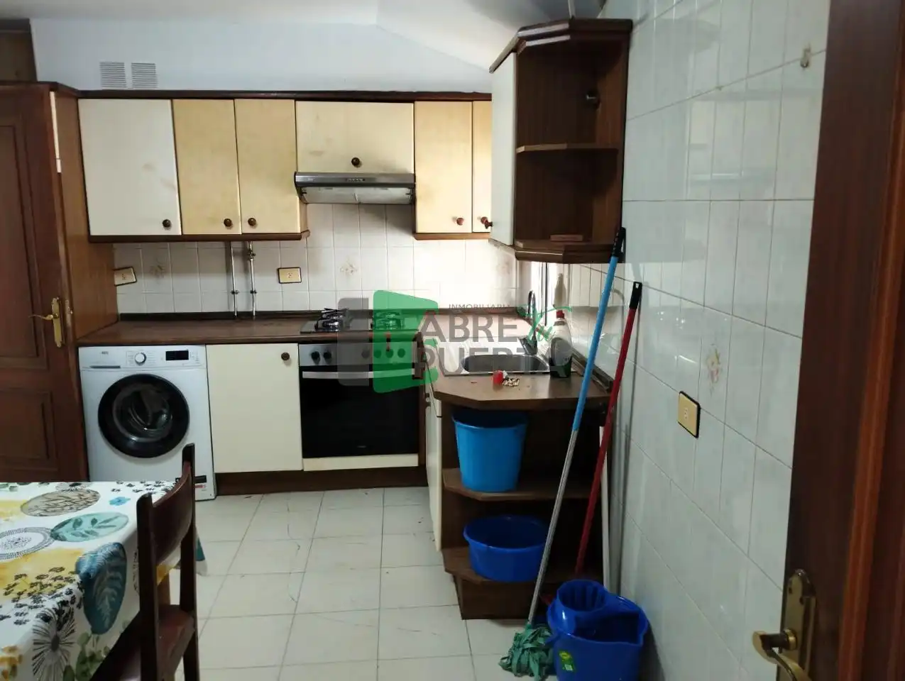 Cuina de Àtic en venda en A Pobra de Trives  amb Calefacció, Parquet i Moblat