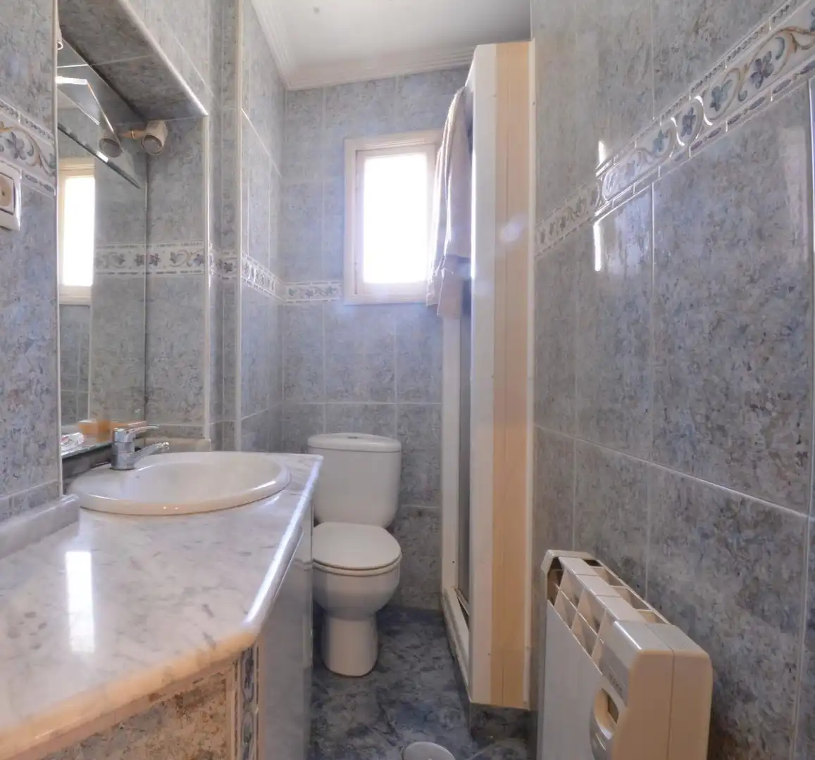 Badezimmer von Wohnung zum Verkauf in Oviedo  mit Heizung