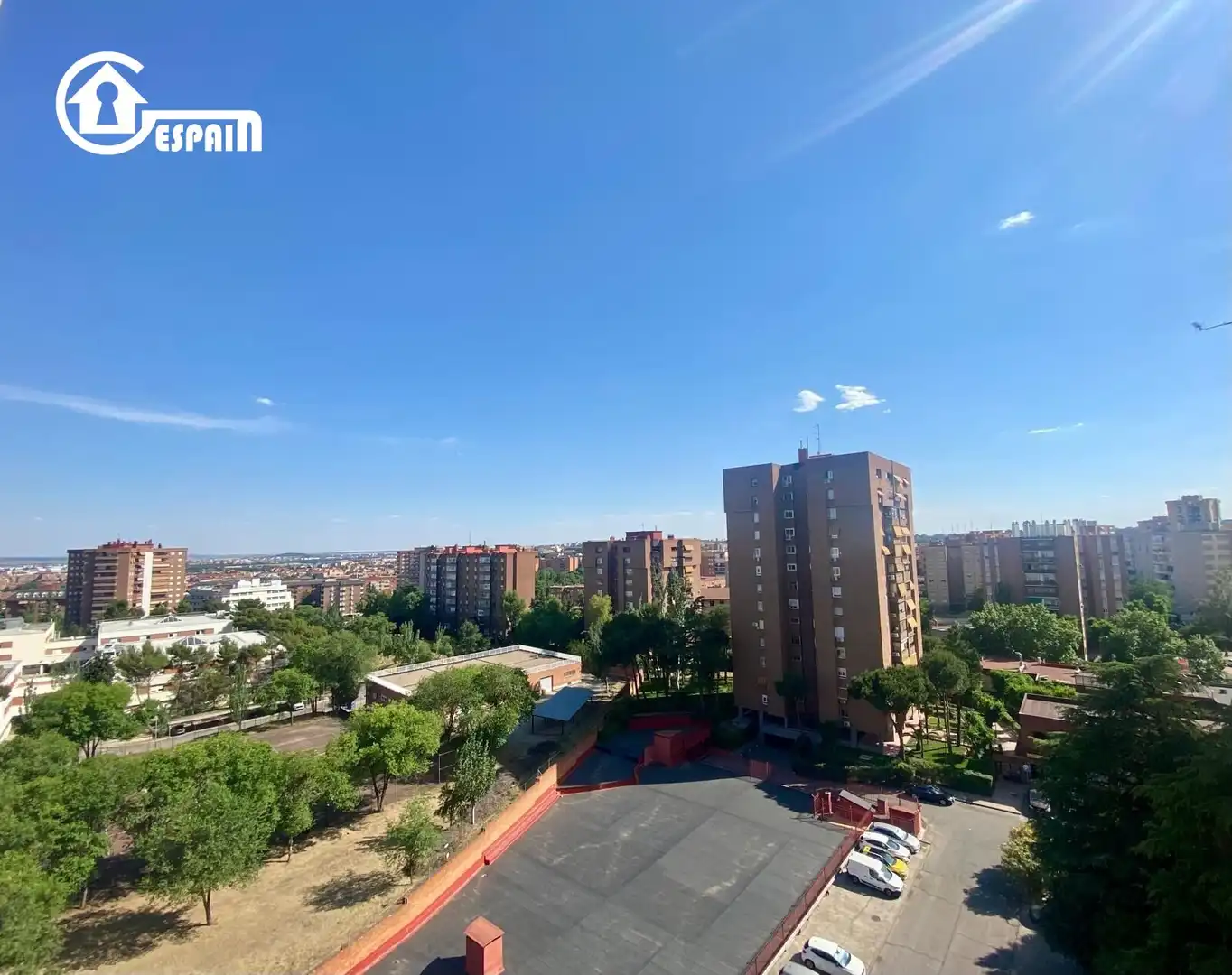 Vista exterior de Pis de lloguer en Madrid amb Calefacció, Jardí privat i Terrassa