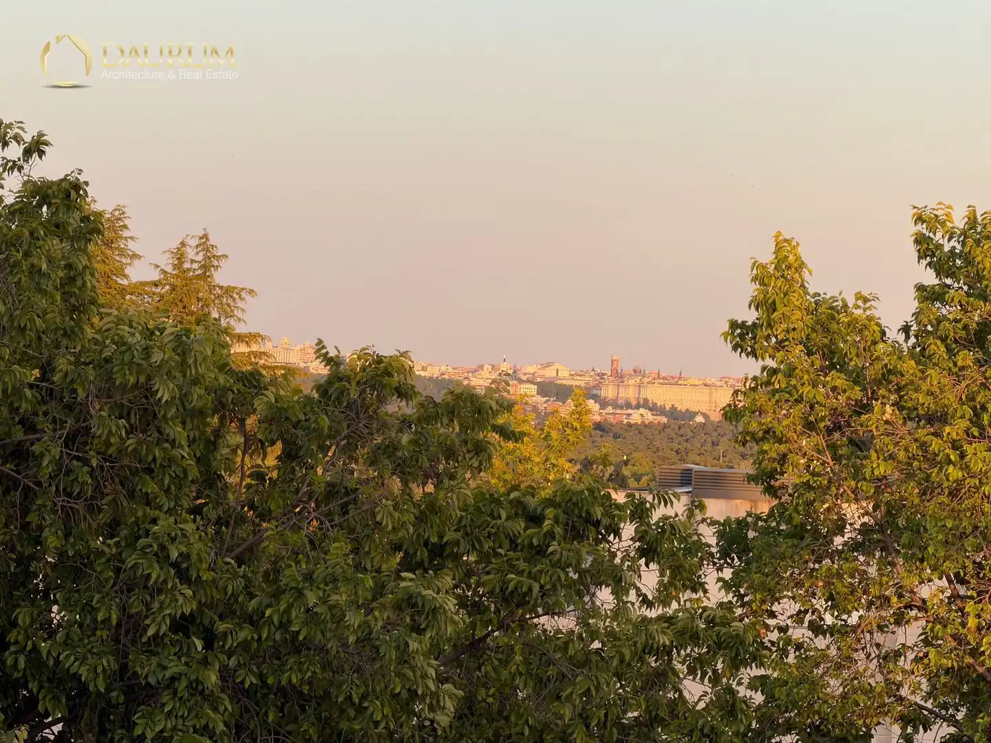 Vista exterior de Àtic en venda en Madrid amb Aire condicionat, Calefacció i Terrassa