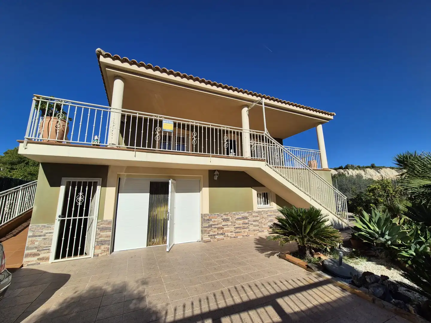Vista exterior de Casa o xalet en venda en Albudeite amb Jardí privat, Terrassa i Moblat