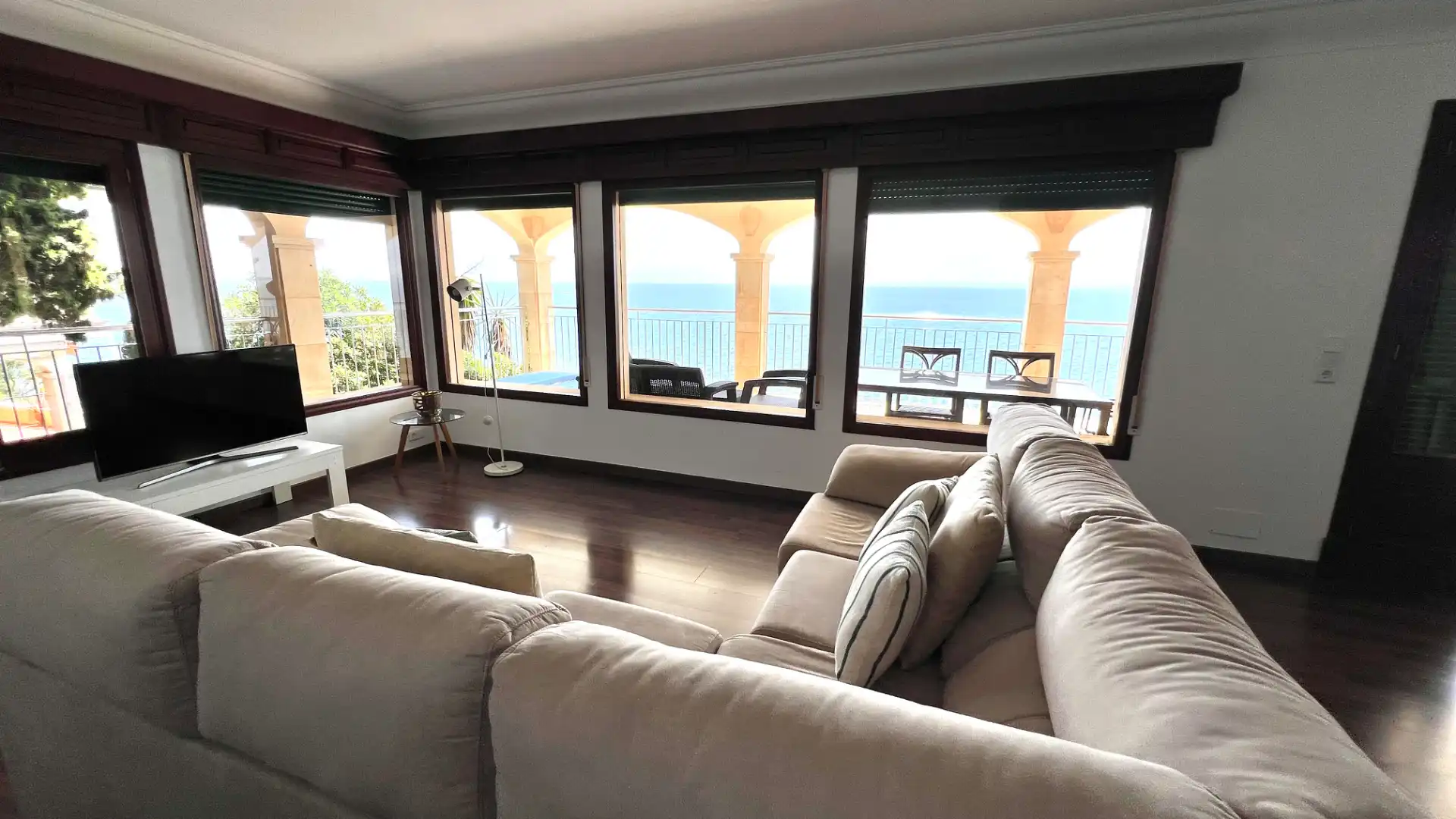 Living room of Flat for rent in Alcúdia  with Air Conditioner, Parquet flooring and Terrace