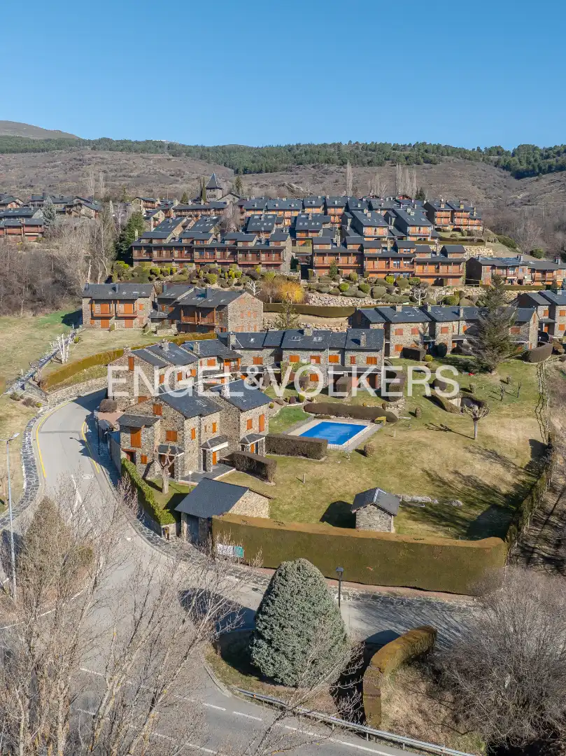 Vista exterior de Casa adosada en venta en Ger con Calefacción, Jardín privado y Parquet