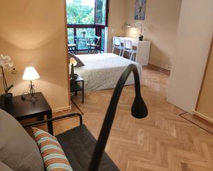 Bedroom of Flat to share in  Madrid Capital  with Heating, Private garden and Furnished