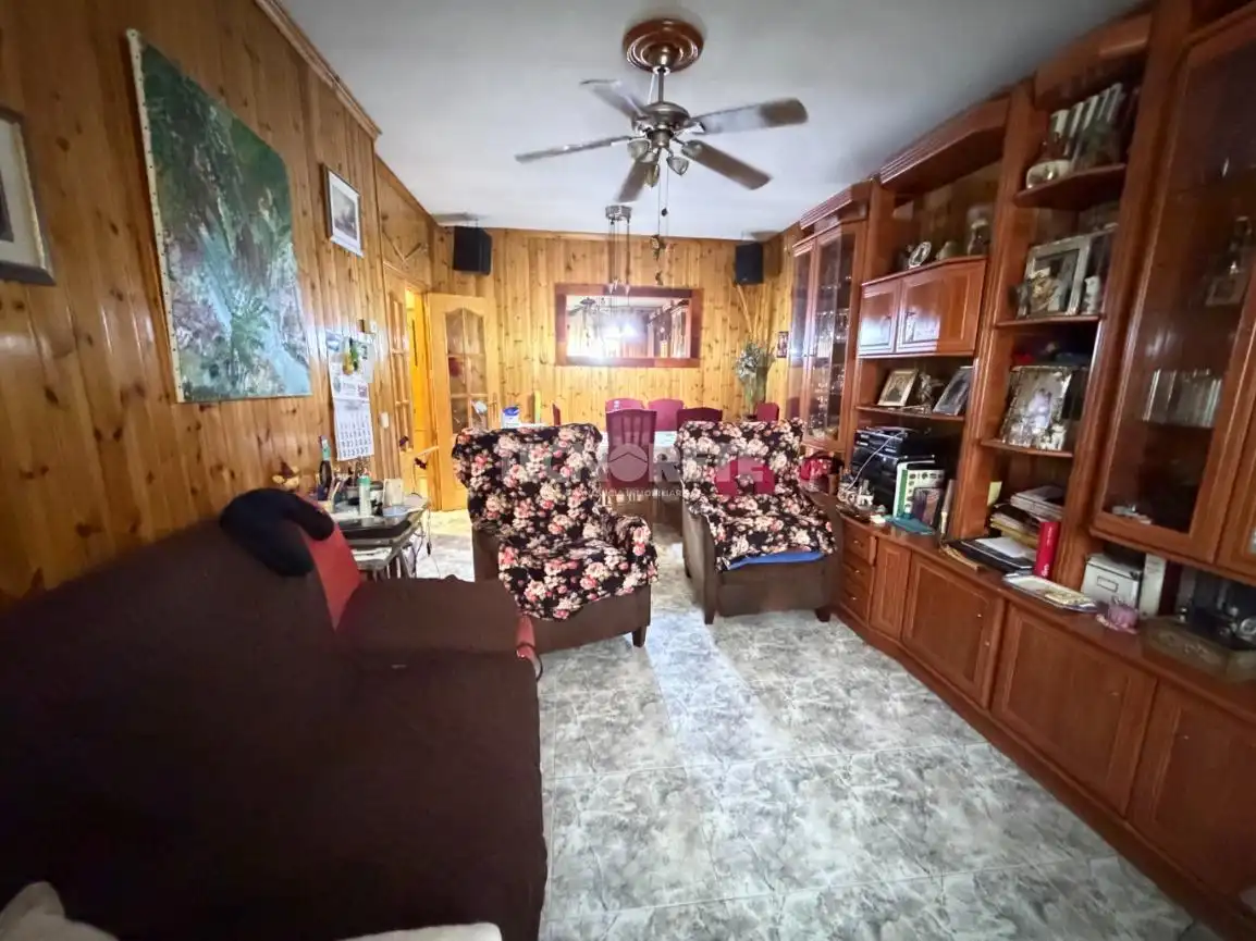 Casa aparellada amb terrassa en venda a C. la Virgen, imagen 2