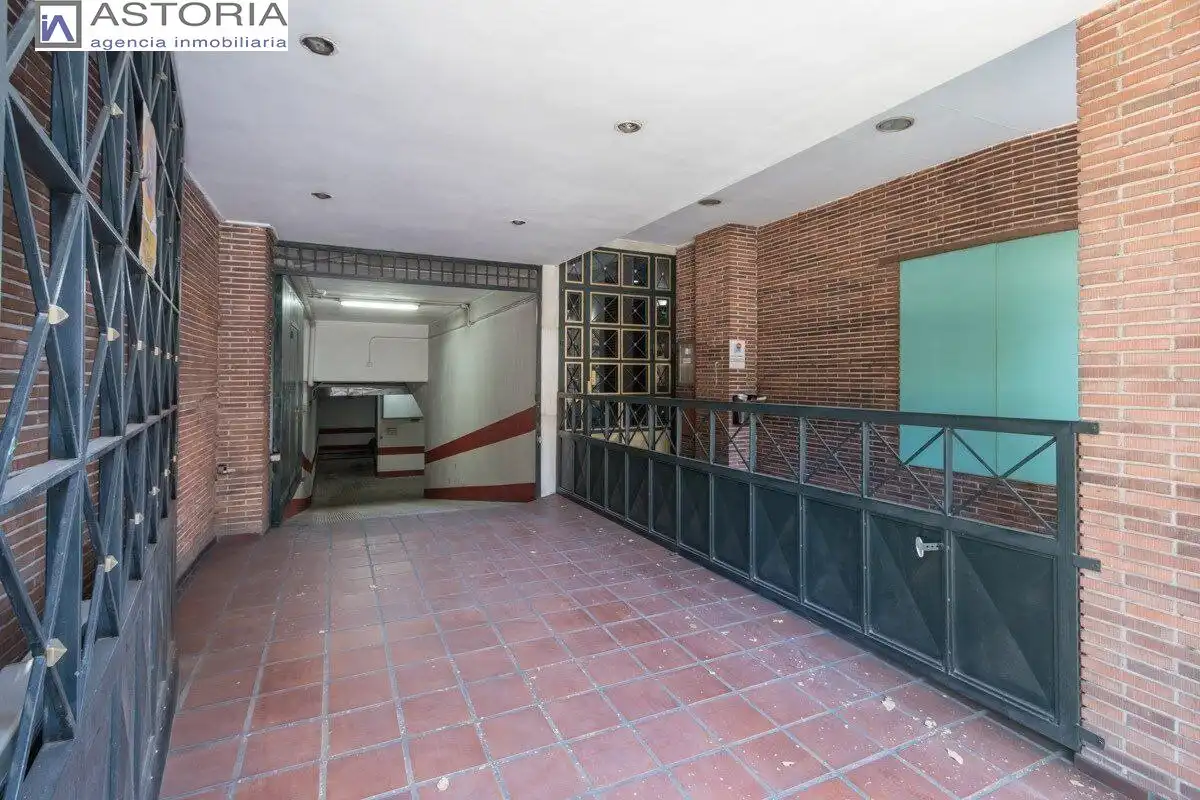 Einzelparkplatz zur Miete in Avenida Constitución 44, imagen 2