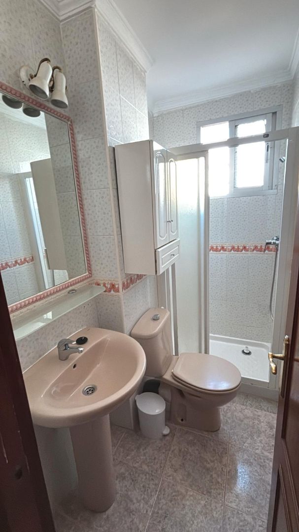 Badezimmer von Wohnung miete in  Ceuta Capital mit Möbliert