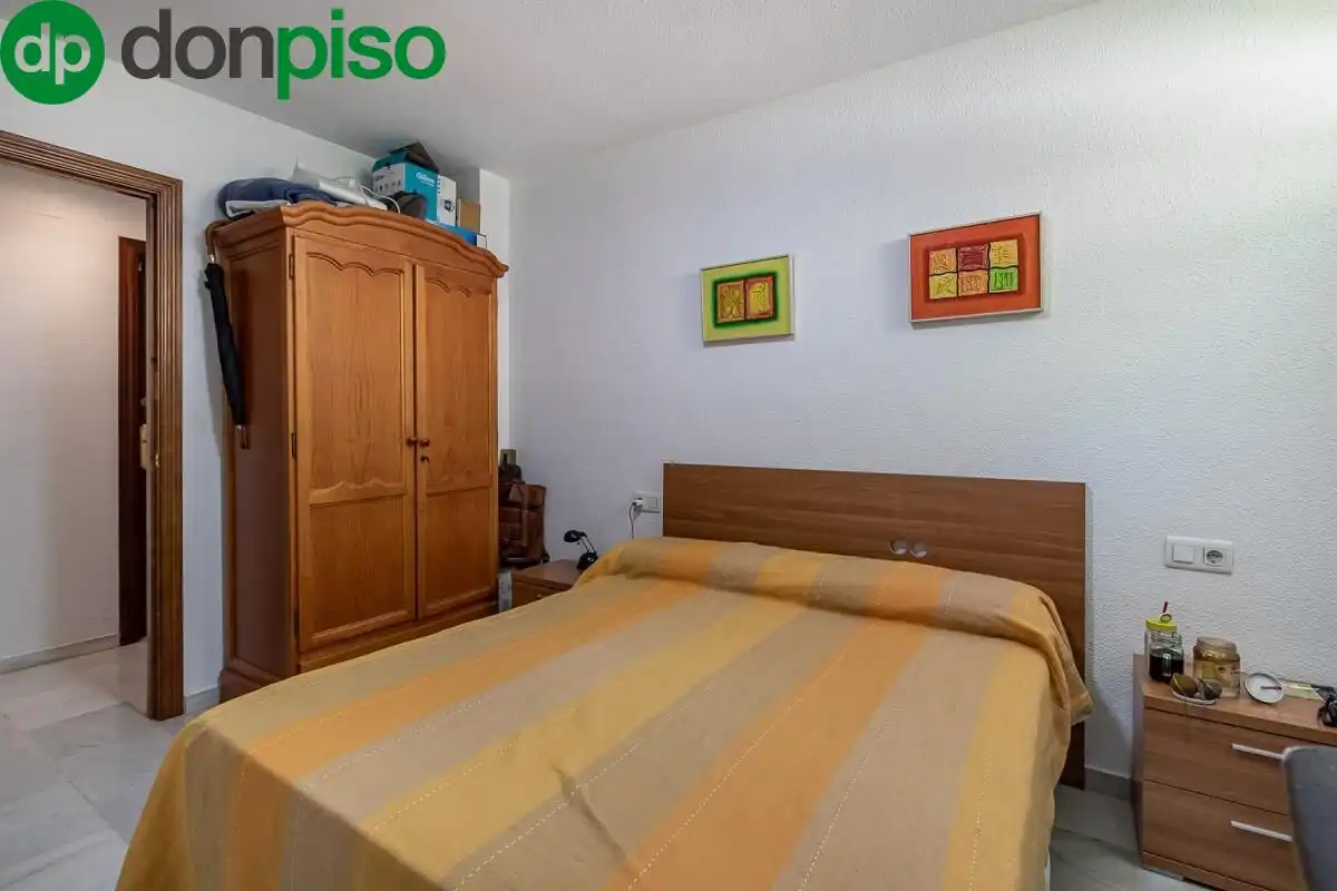 Bedroom of Flat for sale in Granada  with Heating and Storage room