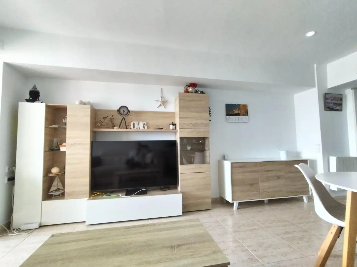 Sala d'estar de Pis de lloguer en Palamós amb Aire condicionat, Terrassa i Moblat